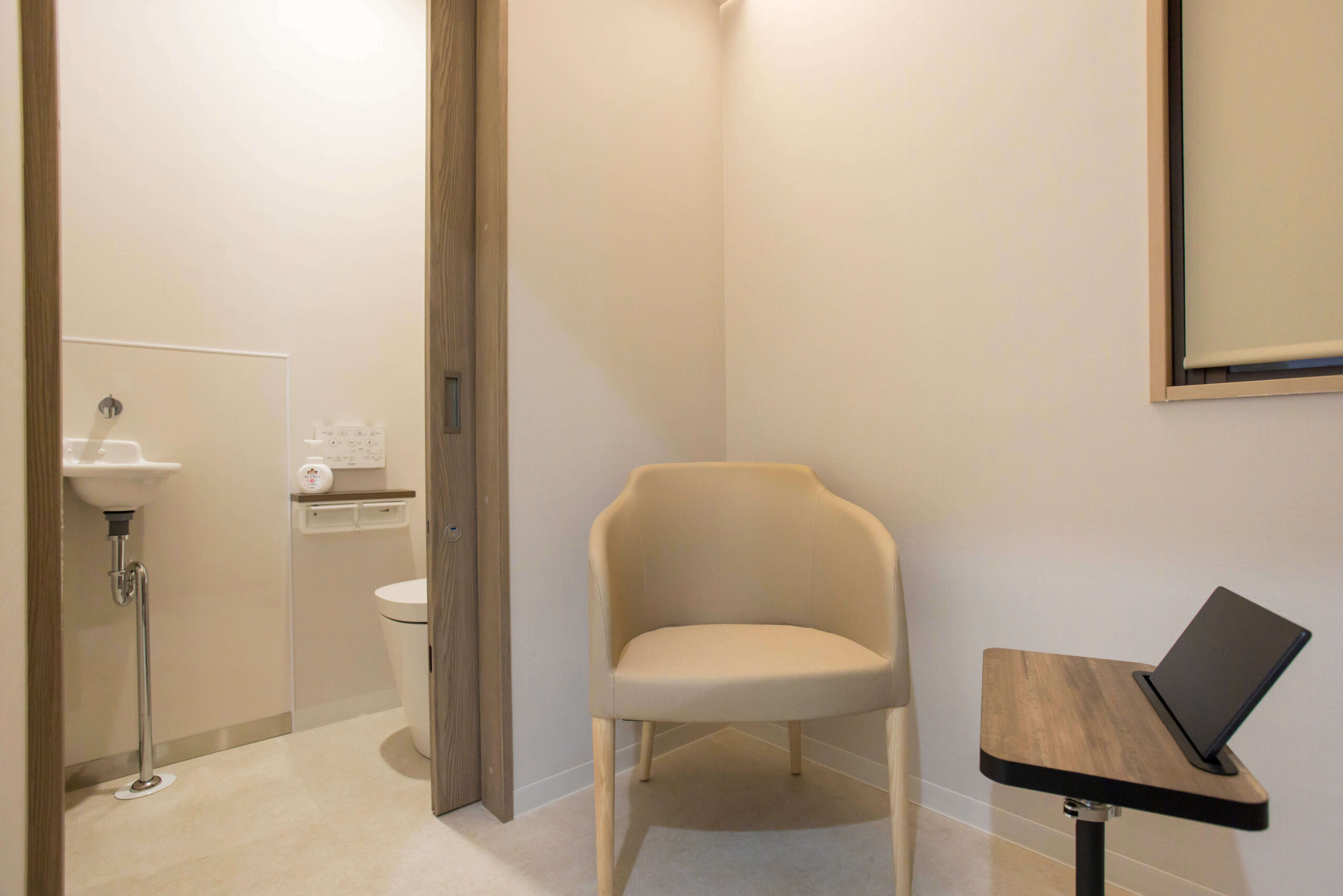 初めての方も安心。個室空間で下剤を内服できる、快適な専用スペース